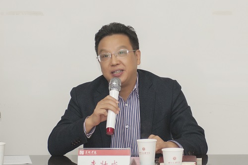 1510308104118767.jpg 足球巴巴副董事长李壮成教授.jpg